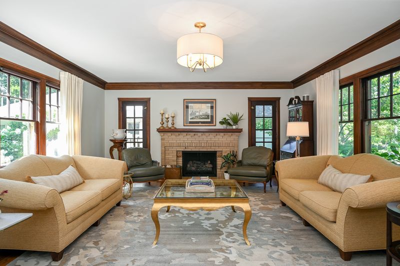843 Crescent Boulevard, Glen Ellyn, IL 60137