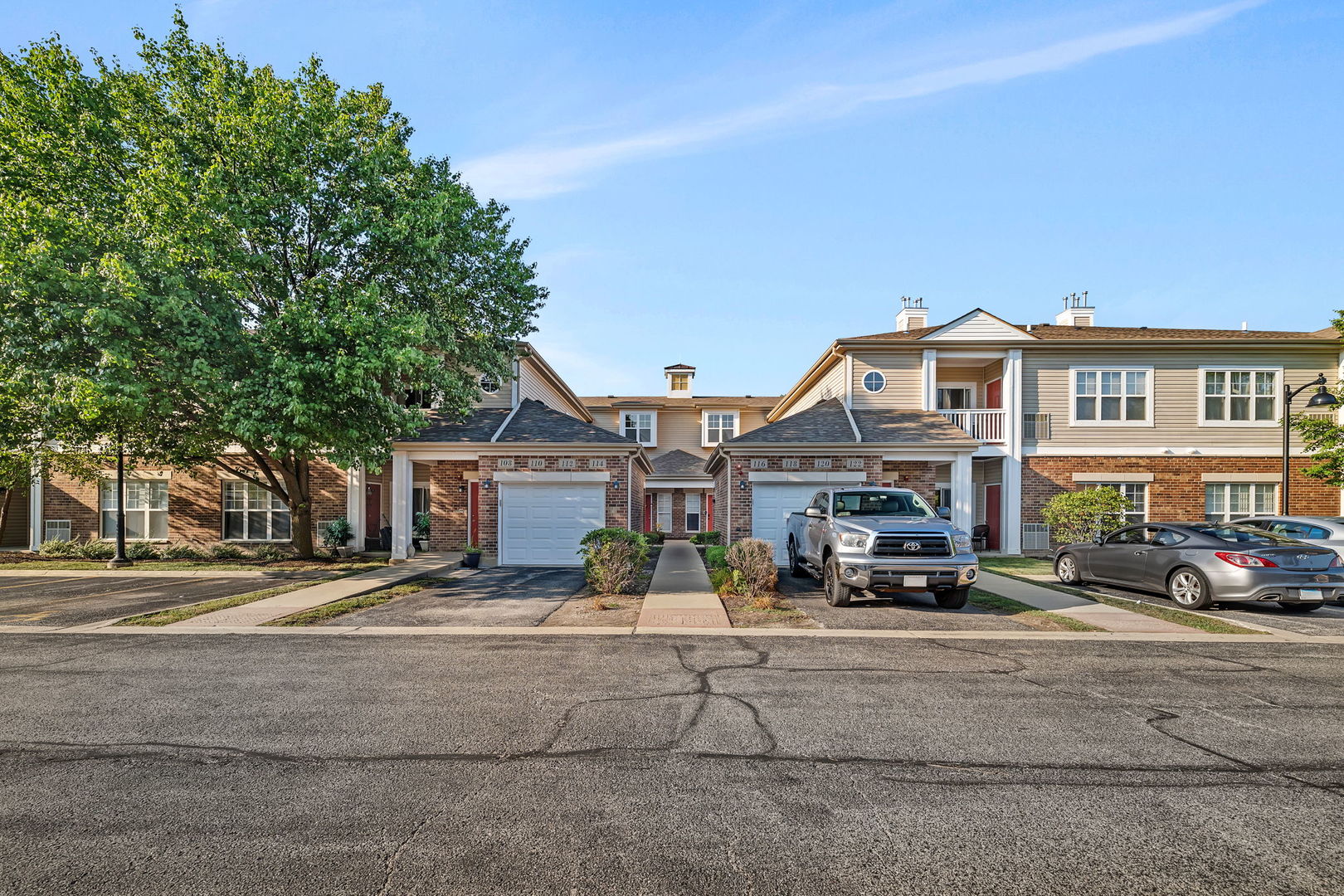 116 Clubhouse Lane #116, Oswego, IL 60543