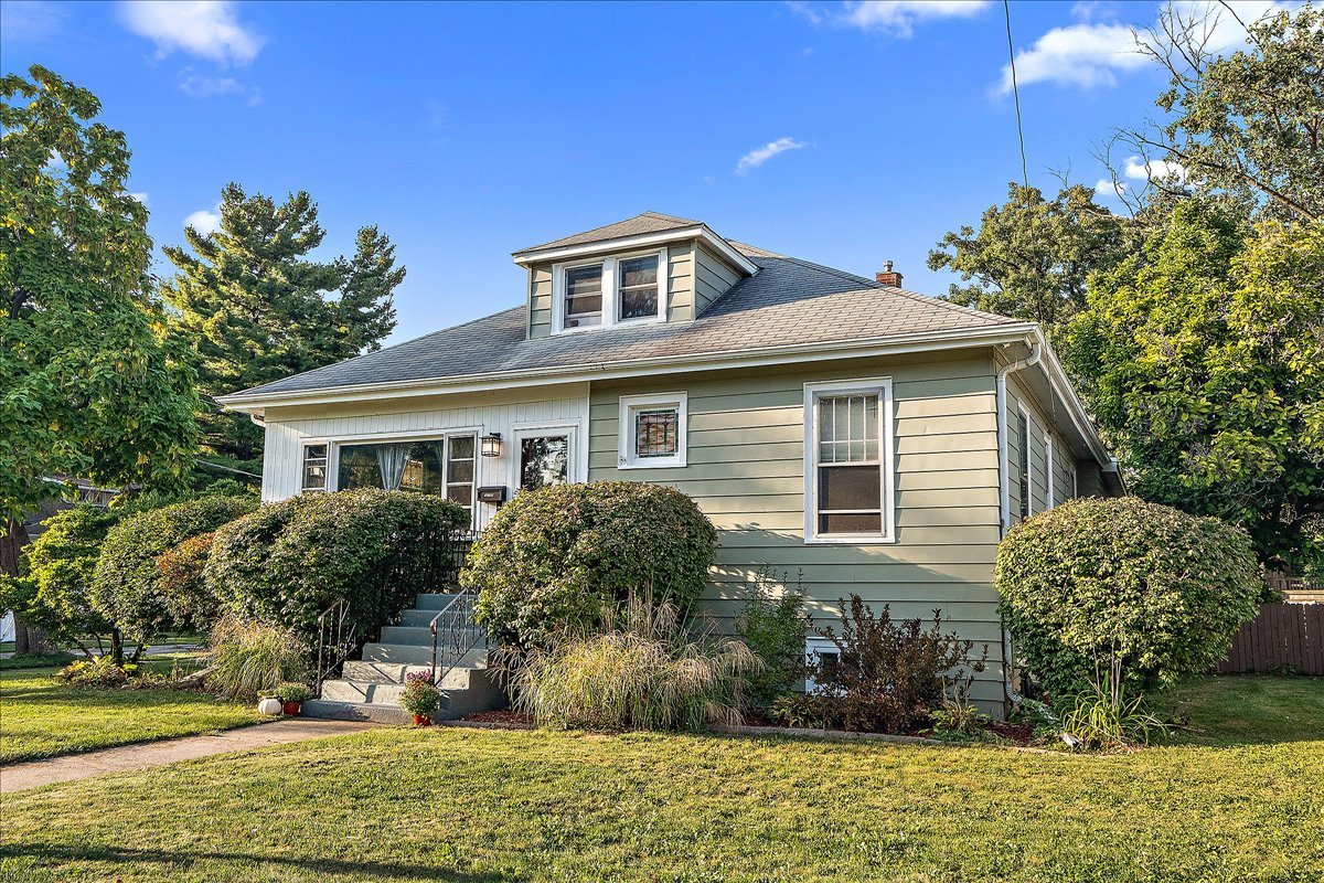 1758 Pine Road, Homewood, IL 60430