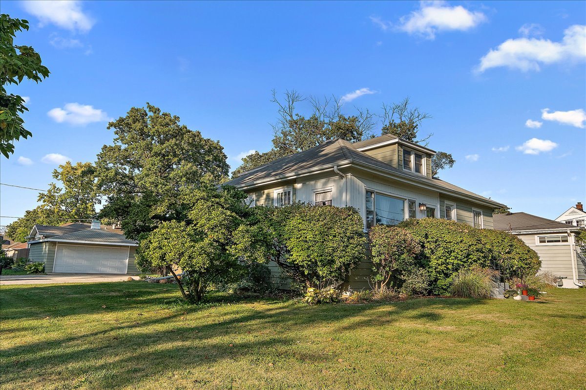 1758 Pine Road, Homewood, IL 60430