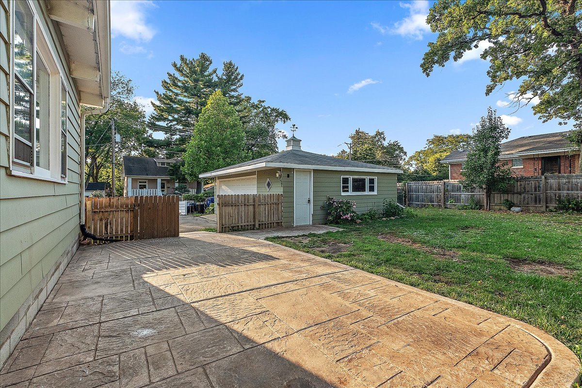 1758 Pine Road, Homewood, IL 60430