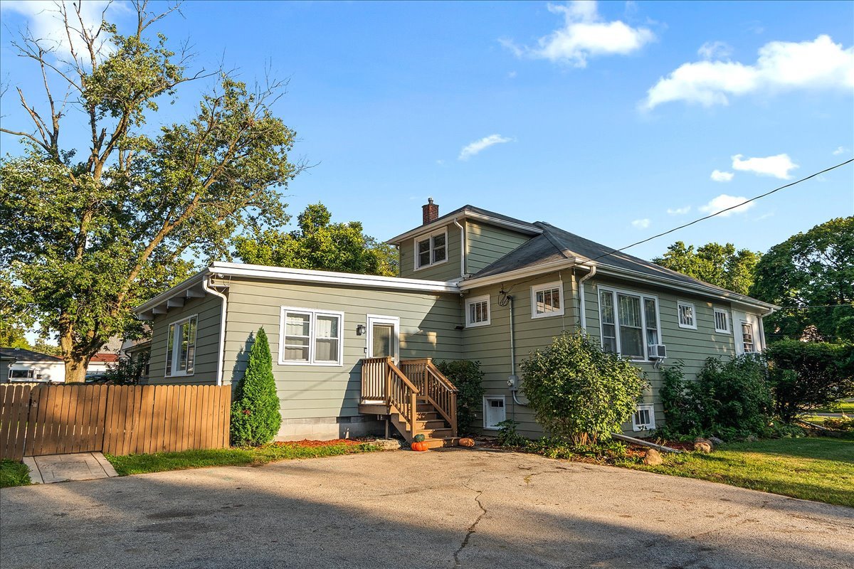 1758 Pine Road, Homewood, IL 60430