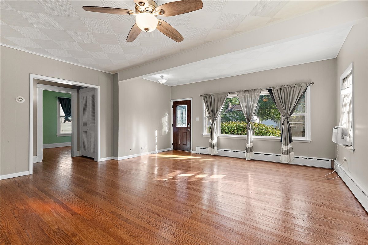 1758 Pine Road, Homewood, IL 60430