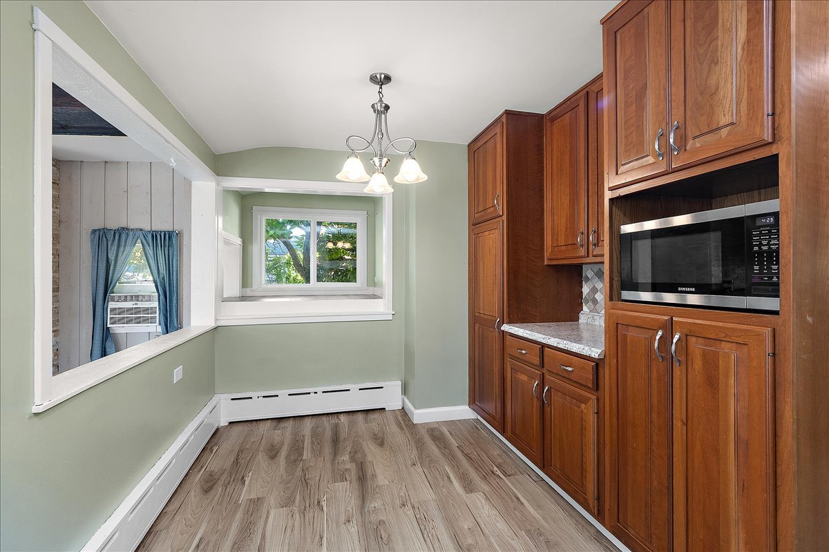 1758 Pine Road, Homewood, IL 60430