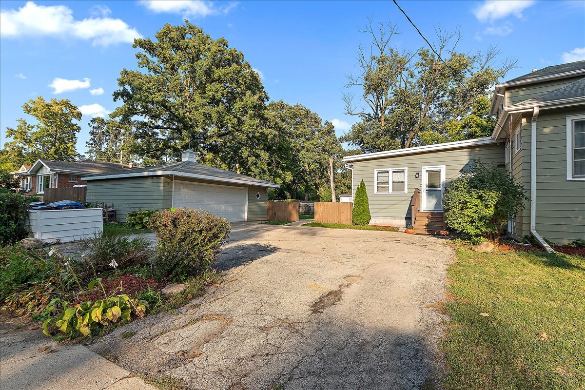 1758 Pine Road, Homewood, IL 60430