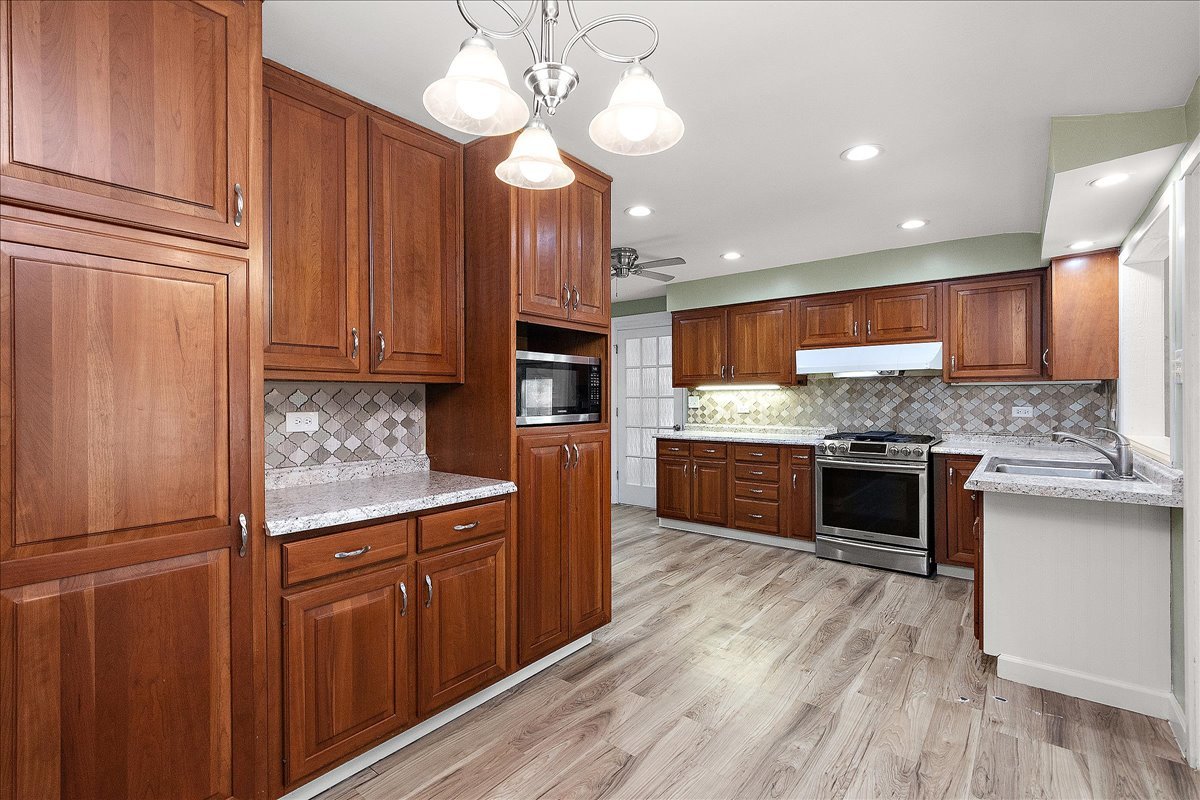 1758 Pine Road, Homewood, IL 60430