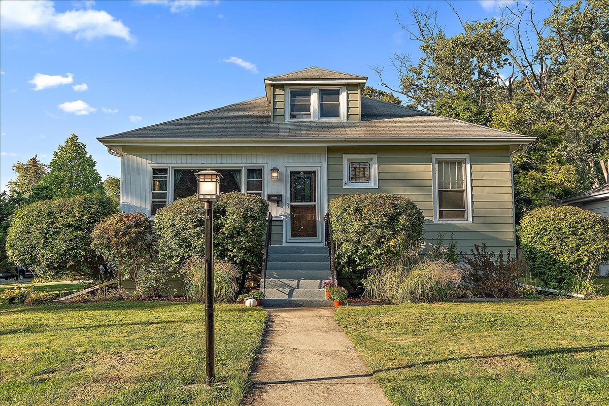 1758 Pine Road, Homewood, IL 60430