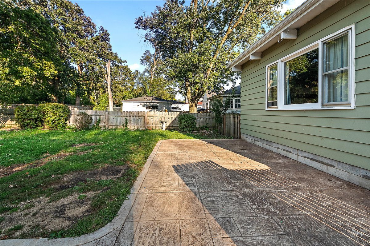 1758 Pine Road, Homewood, IL 60430