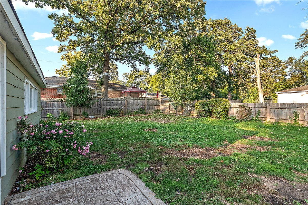 1758 Pine Road, Homewood, IL 60430