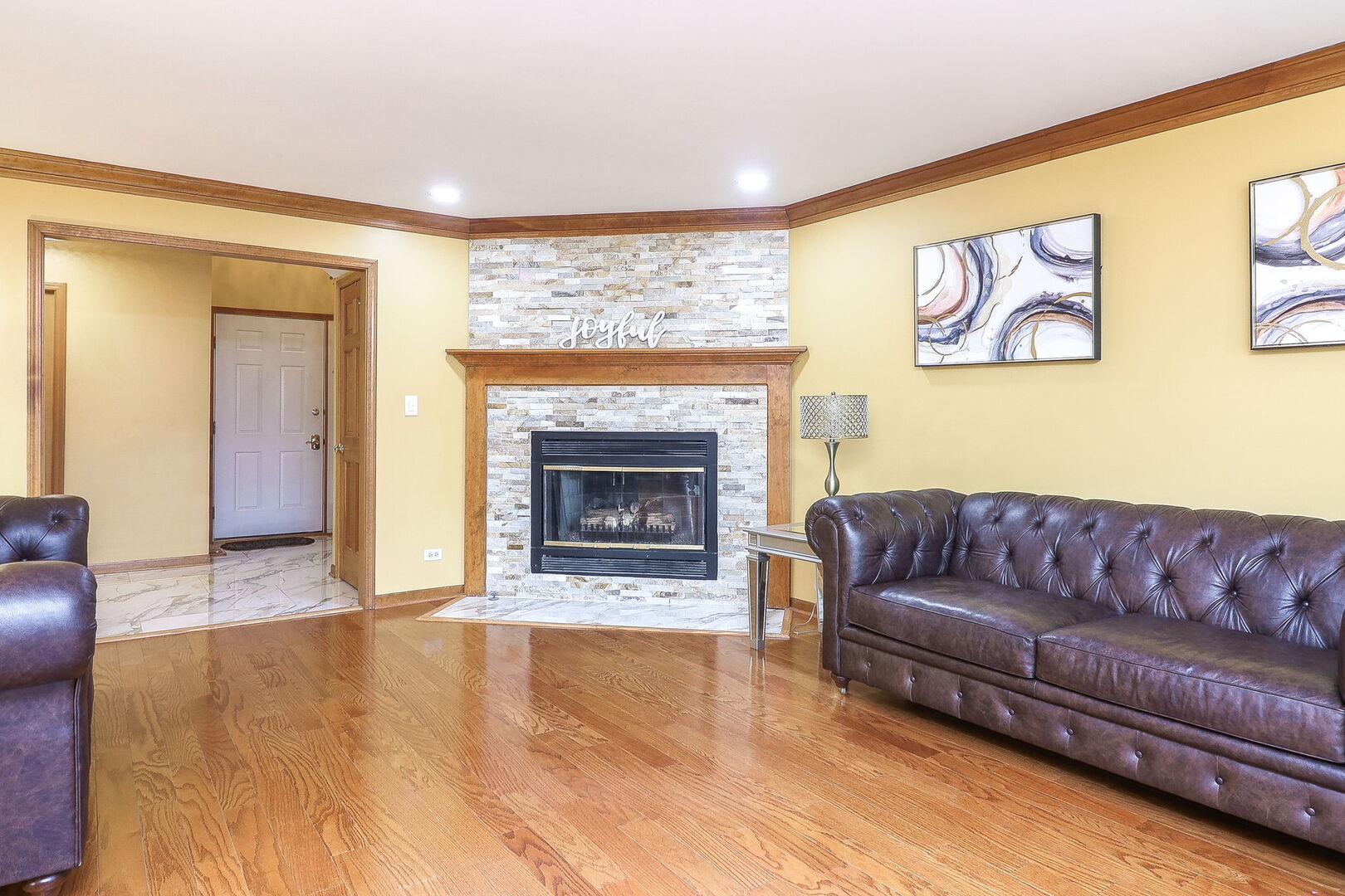 2096 Hallmark Court, Wheaton, IL 60187
