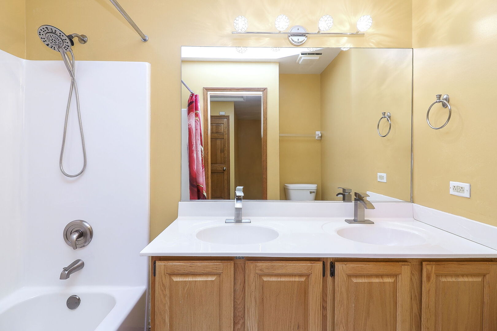 2096 Hallmark Court, Wheaton, IL 60187
