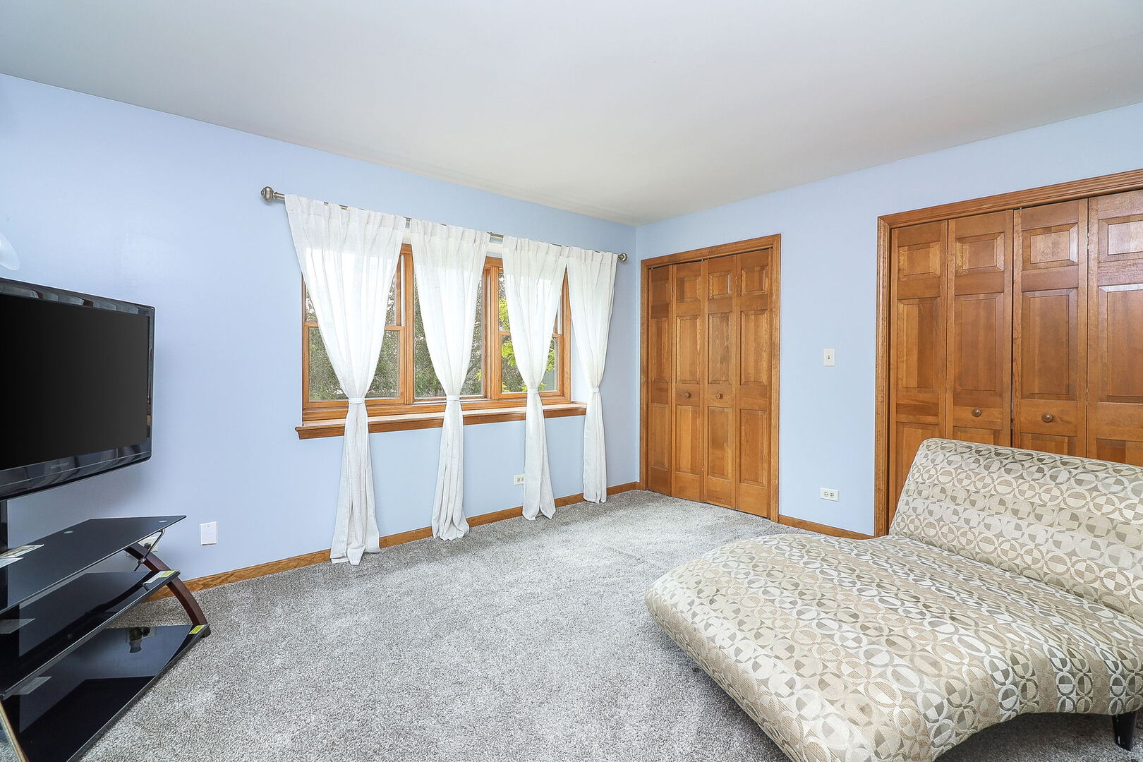 2096 Hallmark Court, Wheaton, IL 60187