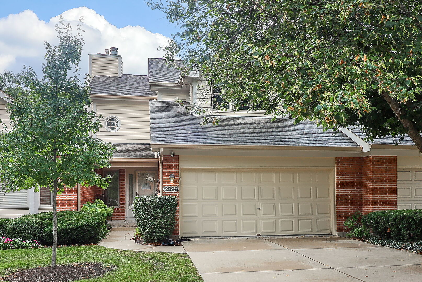 2096 Hallmark Court, Wheaton, IL 60187