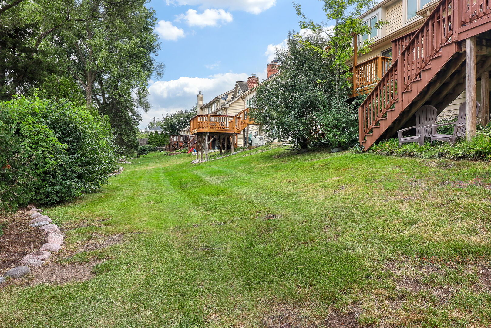 2096 Hallmark Court, Wheaton, IL 60187