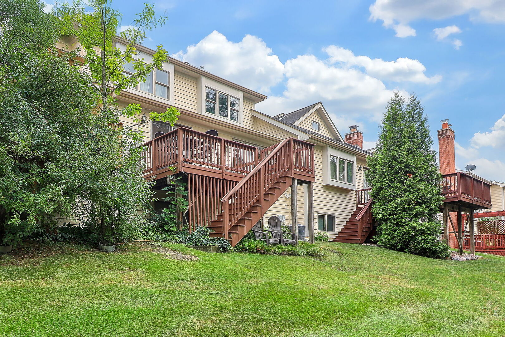 2096 Hallmark Court, Wheaton, IL 60187