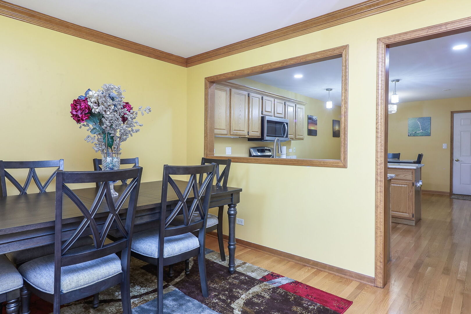 2096 Hallmark Court, Wheaton, IL 60187