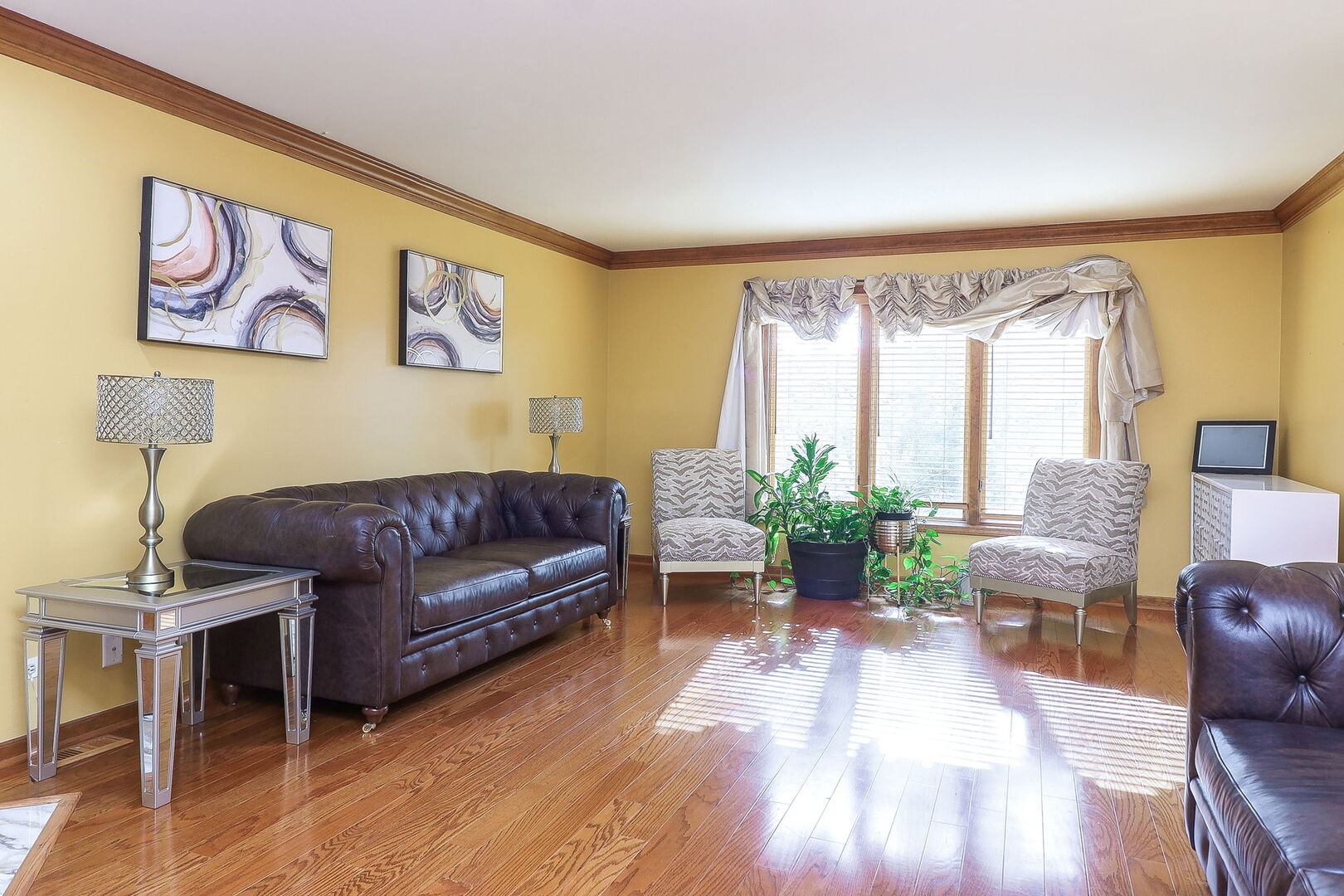 2096 Hallmark Court, Wheaton, IL 60187