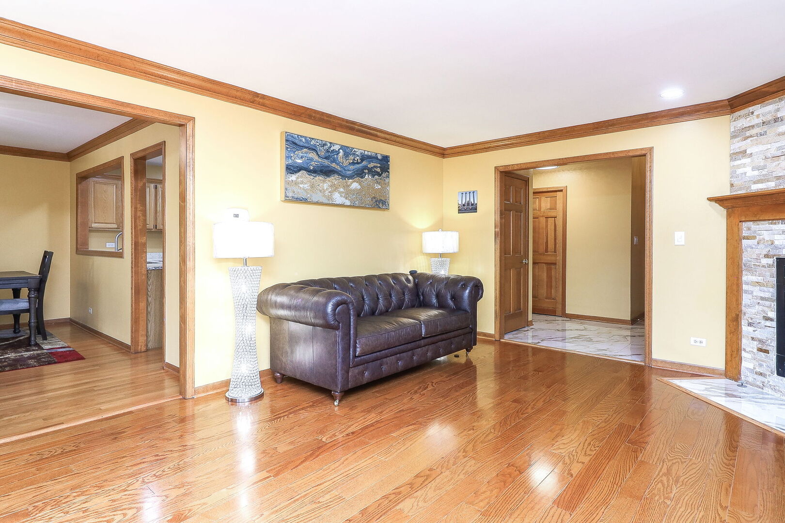 2096 Hallmark Court, Wheaton, IL 60187
