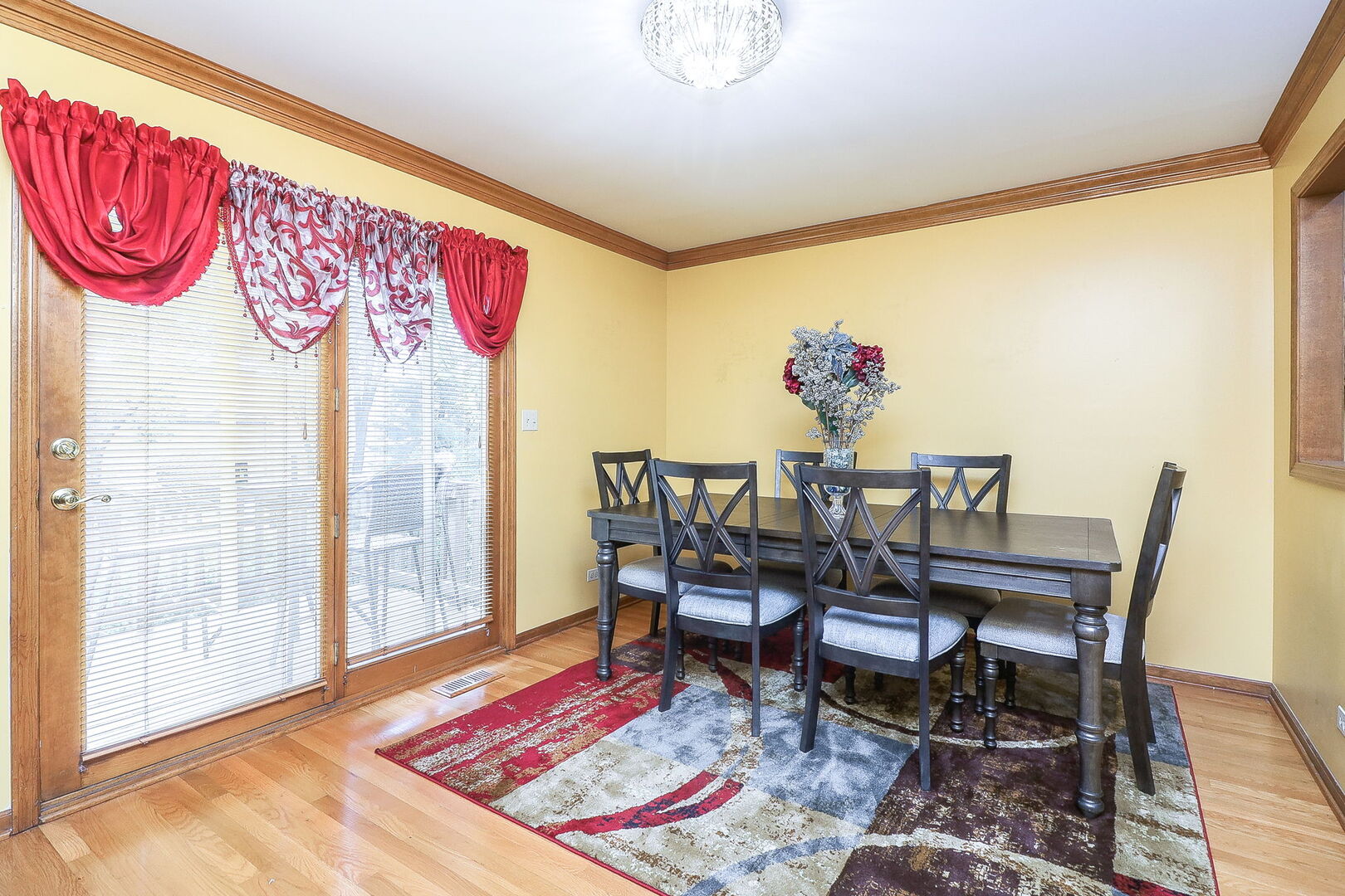 2096 Hallmark Court, Wheaton, IL 60187
