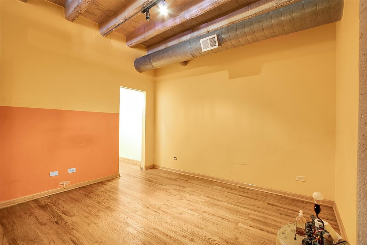 809 E 40th Street #4-4, Chicago, IL 60653
