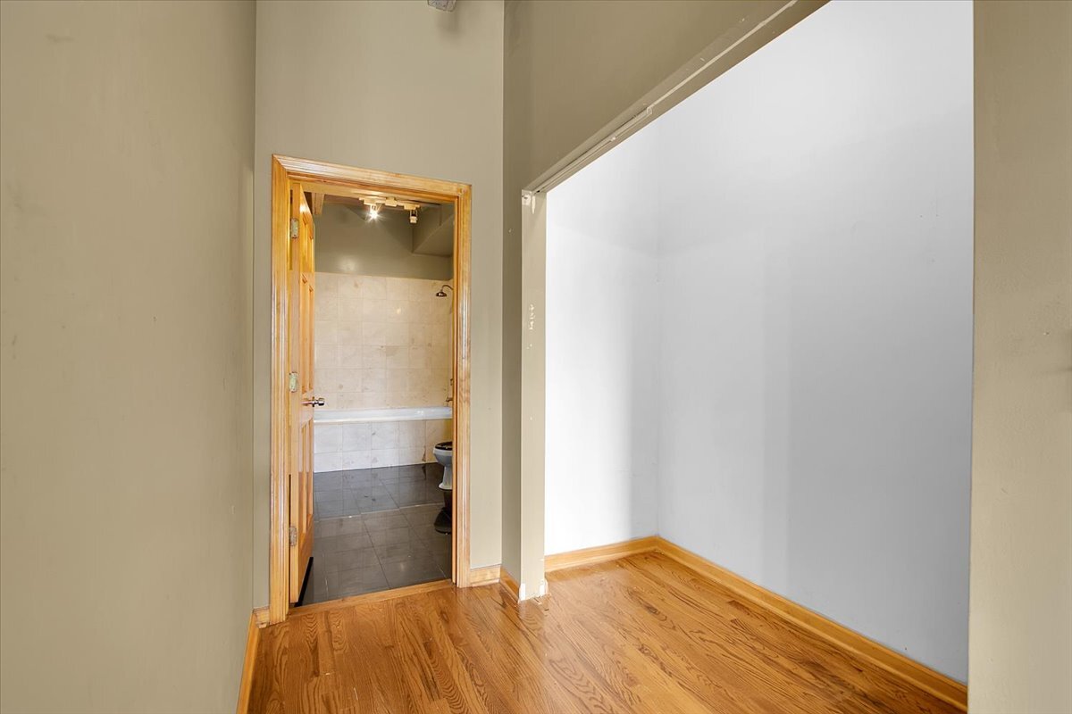 809 E 40th Street #4-4, Chicago, IL 60653