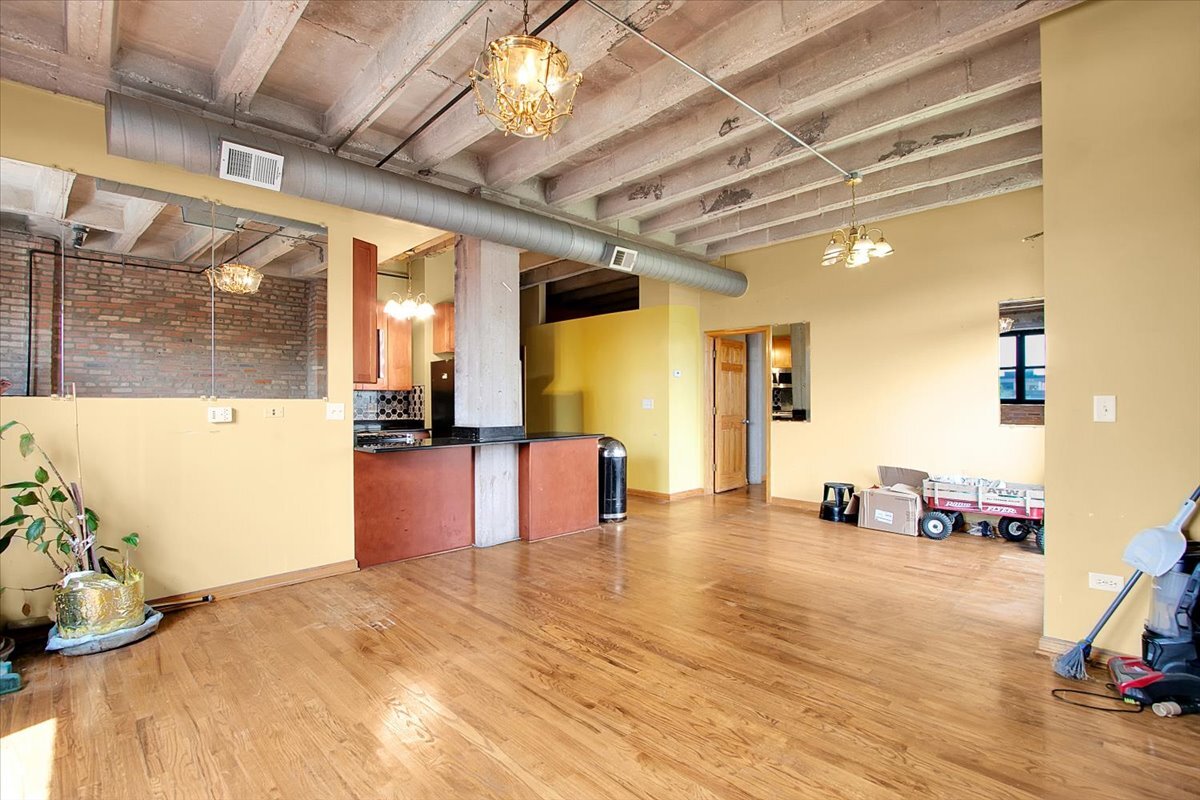 809 E 40th Street #4-4, Chicago, IL 60653