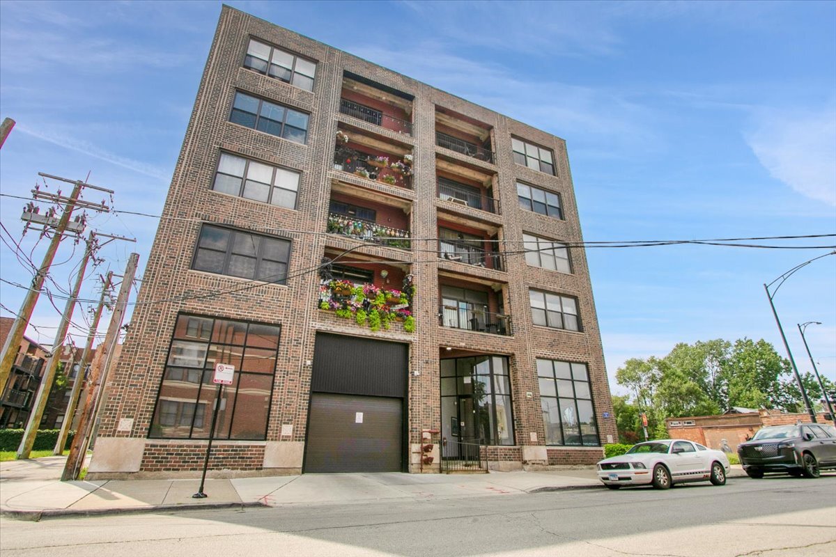 809 E 40th Street #4-4, Chicago, IL 60653