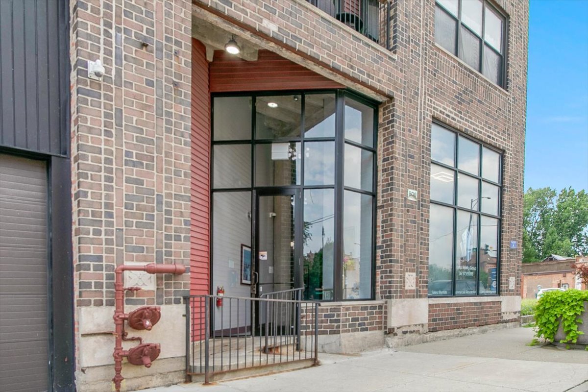 809 E 40th Street #4-4, Chicago, IL 60653
