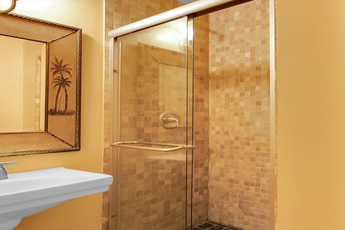 809 E 40th Street #4-4, Chicago, IL 60653