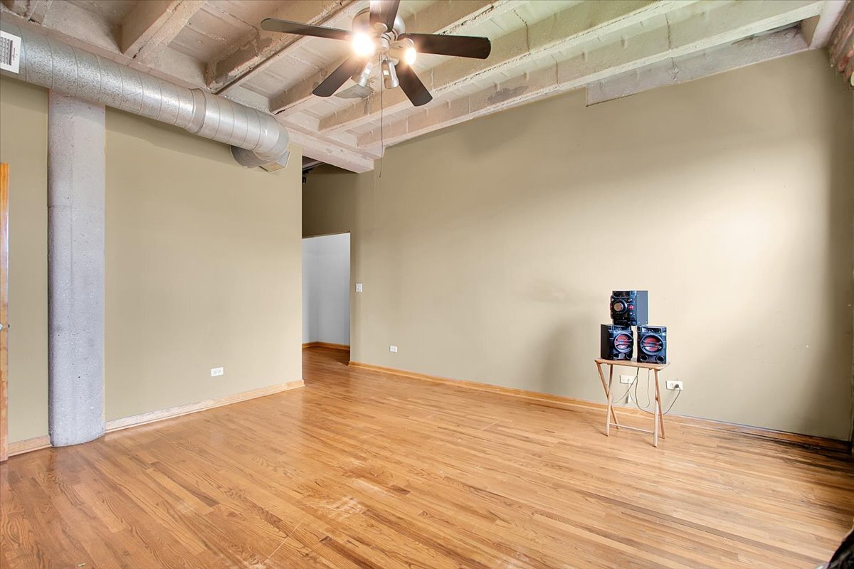 809 E 40th Street #4-4, Chicago, IL 60653