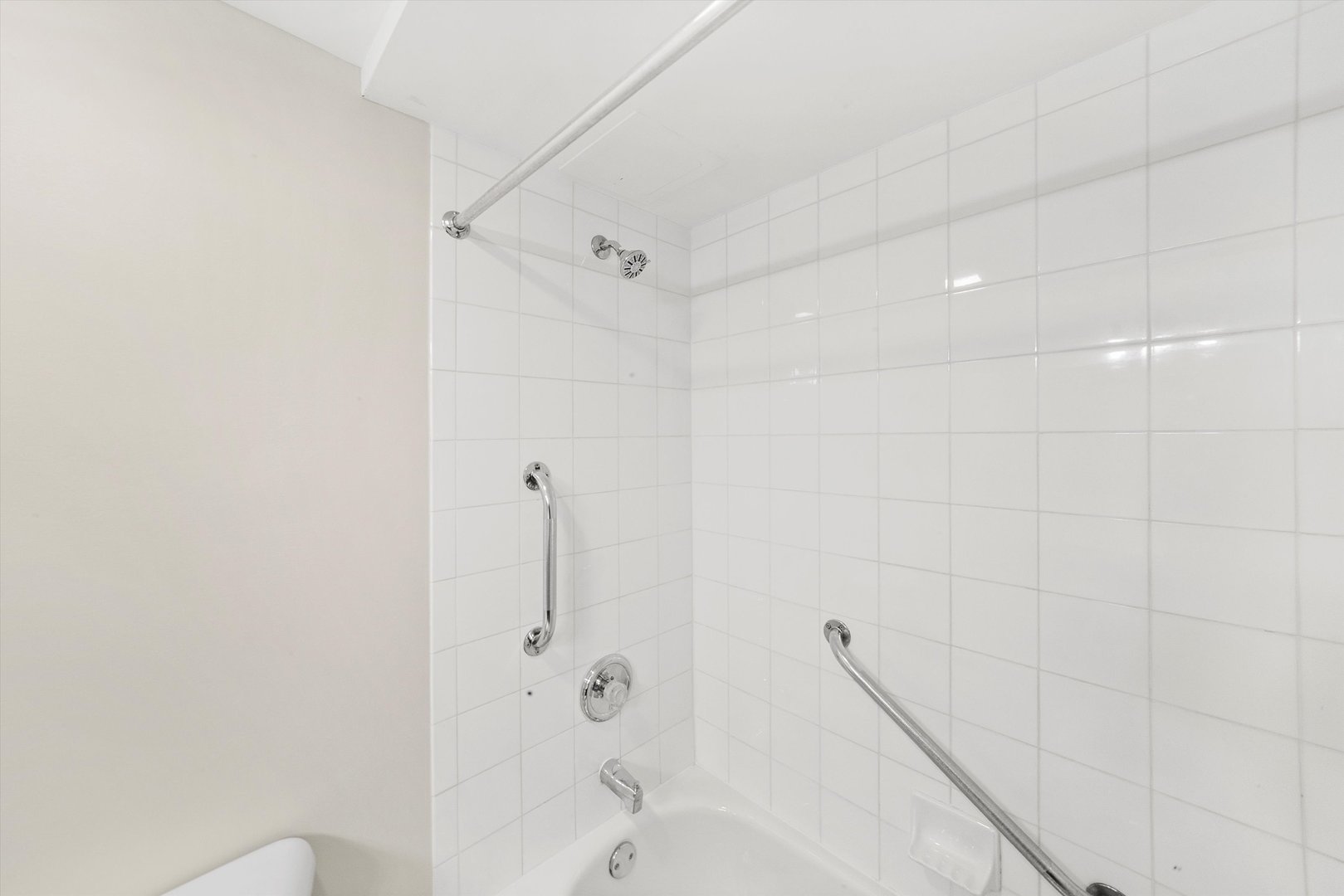 15 S Pine Street #204A, Mount Prospect, IL 60056