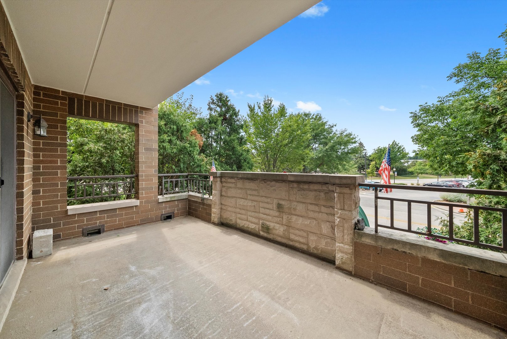 15 S Pine Street #204A, Mount Prospect, IL 60056