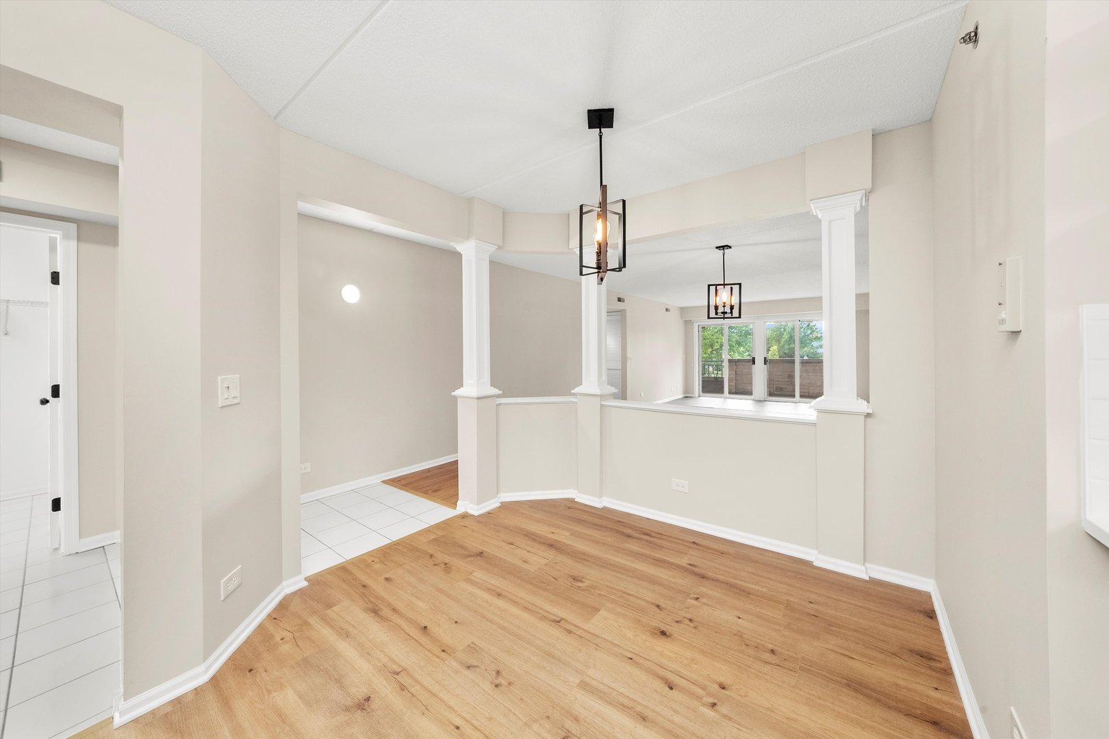 15 S Pine Street #204A, Mount Prospect, IL 60056