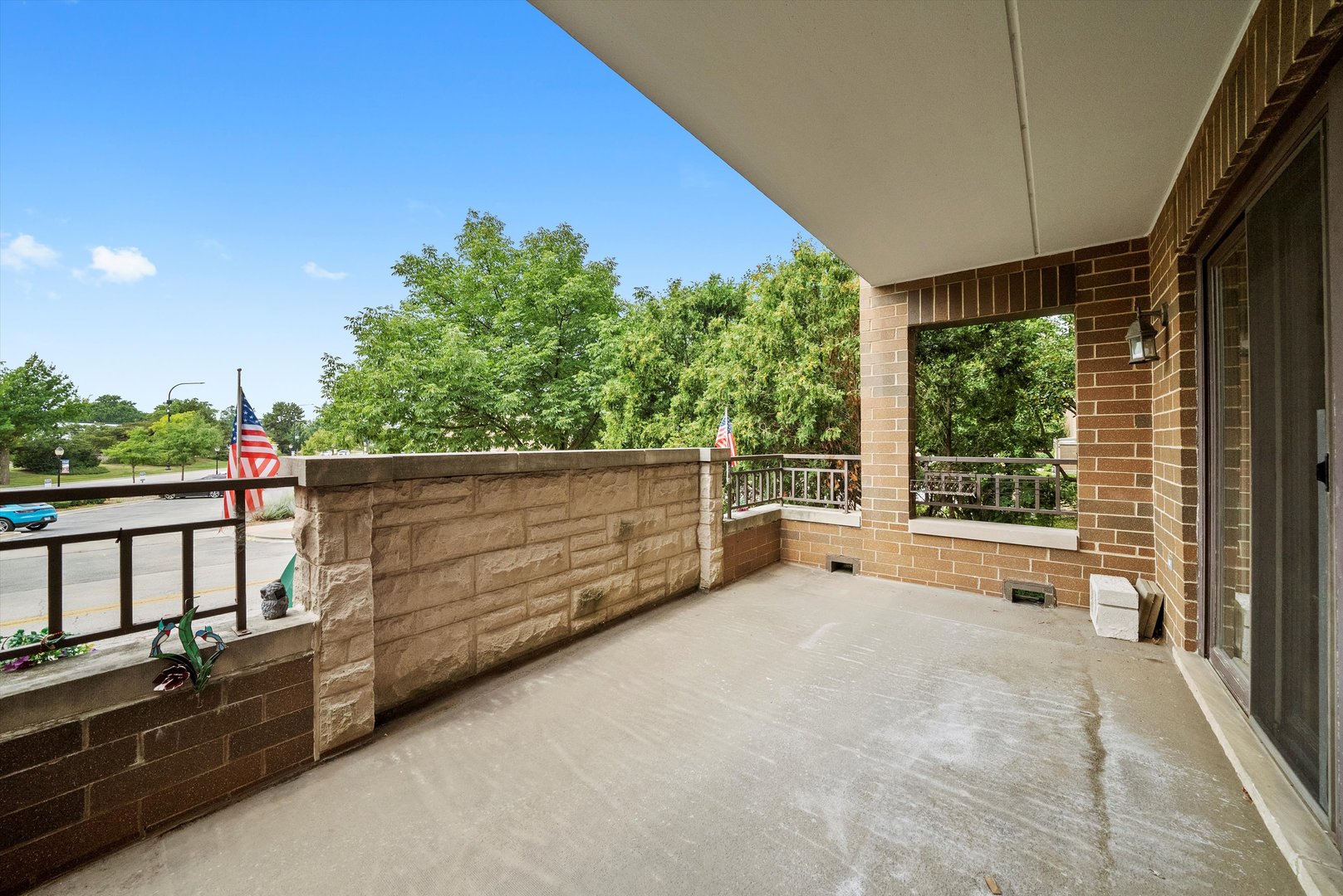 15 S Pine Street #204A, Mount Prospect, IL 60056