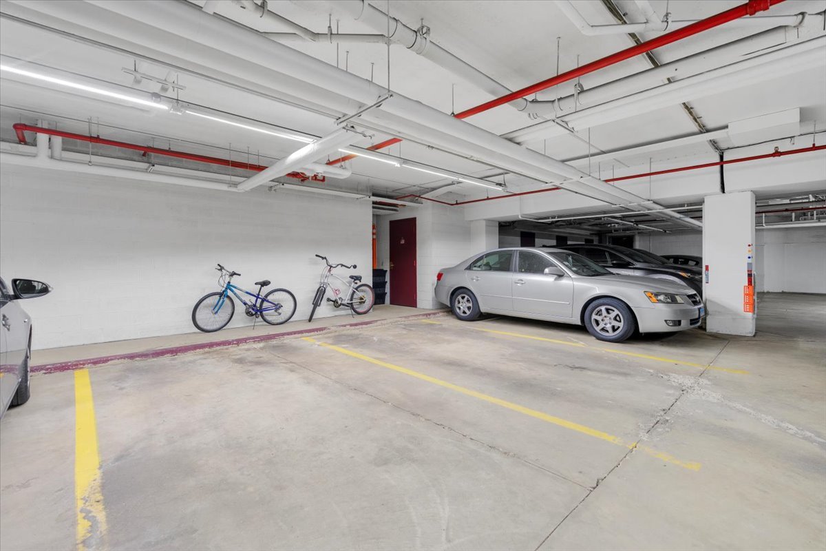 15 S Pine Street #204A, Mount Prospect, IL 60056