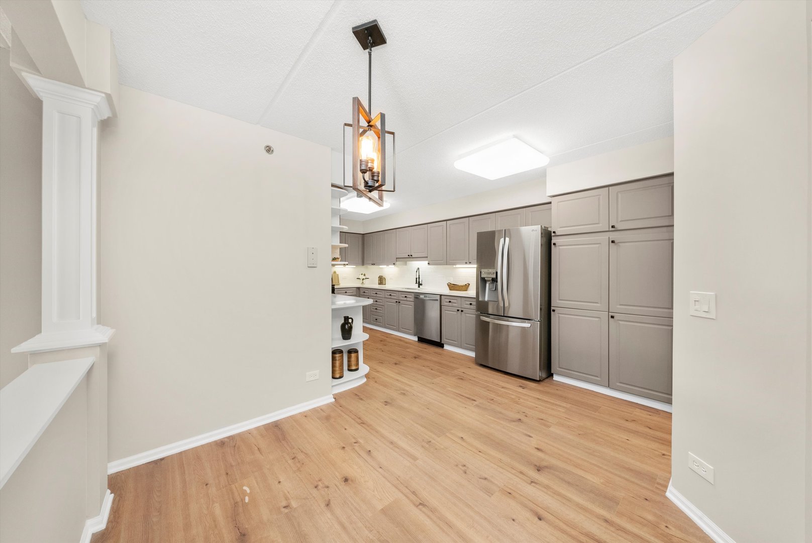 15 S Pine Street #204A, Mount Prospect, IL 60056