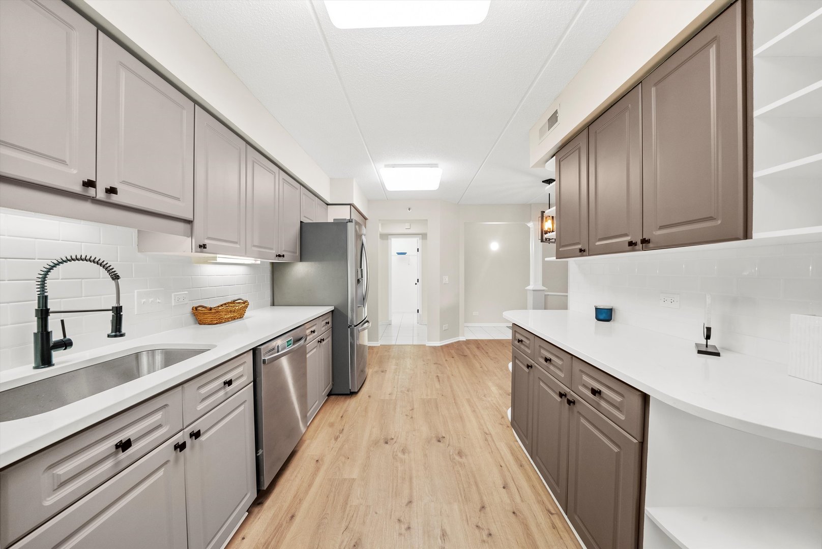 15 S Pine Street #204A, Mount Prospect, IL 60056