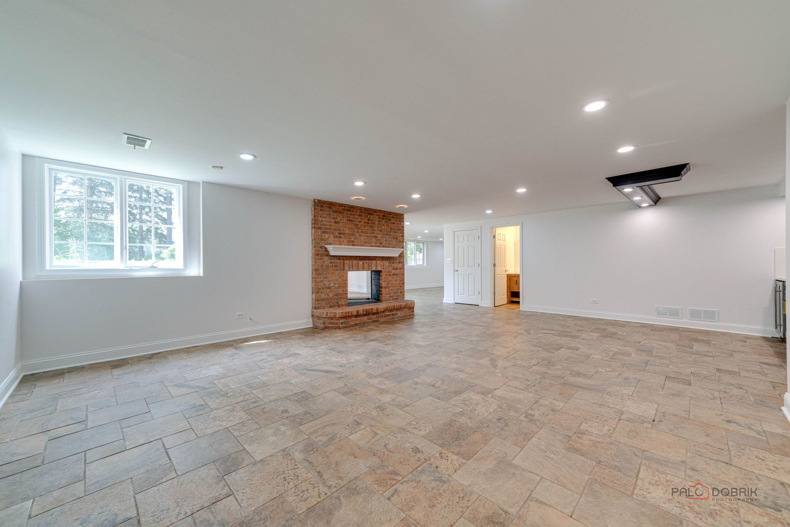 12 RIDERWOOD Road, North Barrington, IL 60010