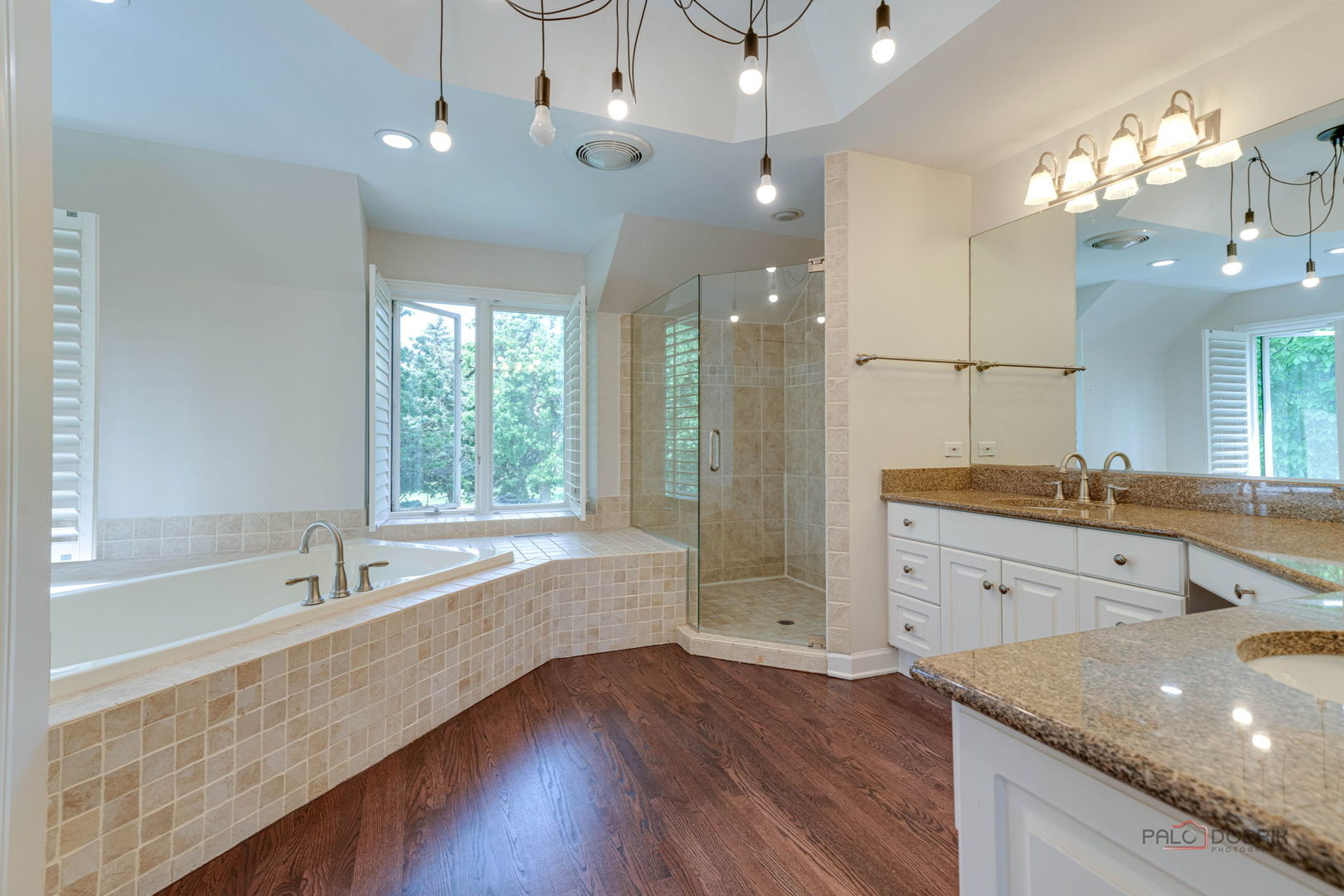 12 RIDERWOOD Road, North Barrington, IL 60010