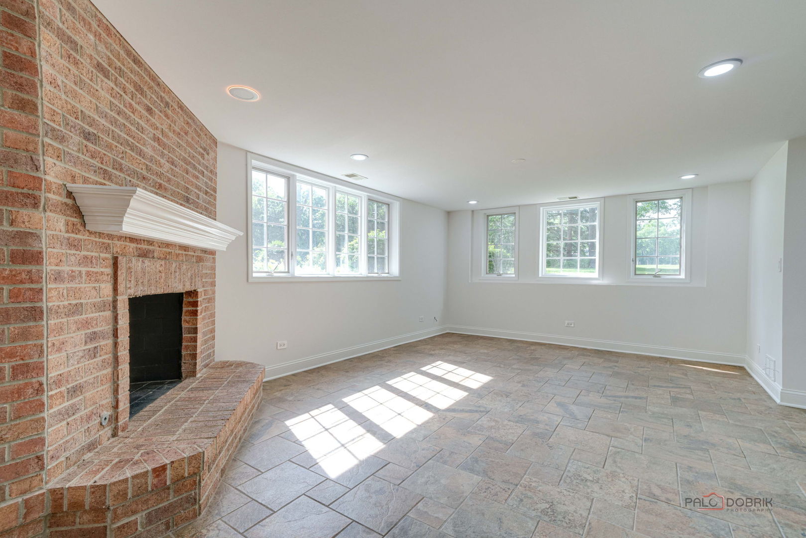 12 RIDERWOOD Road, North Barrington, IL 60010