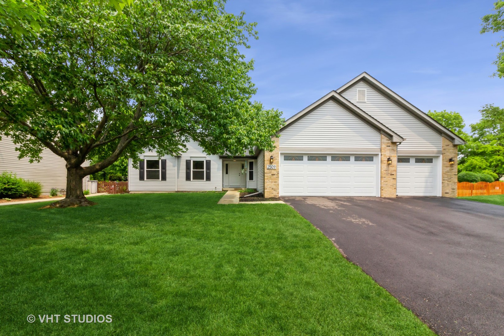 2509 Oak Trails Drive, Aurora, IL 60506
