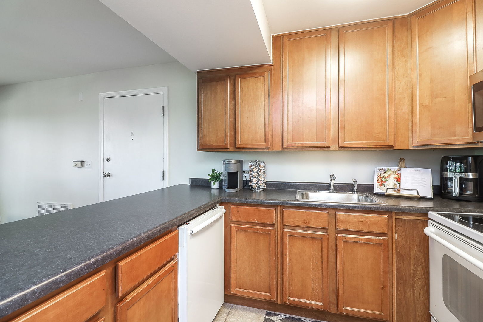 5803 Oakwood Drive #C, Lisle, IL 60532