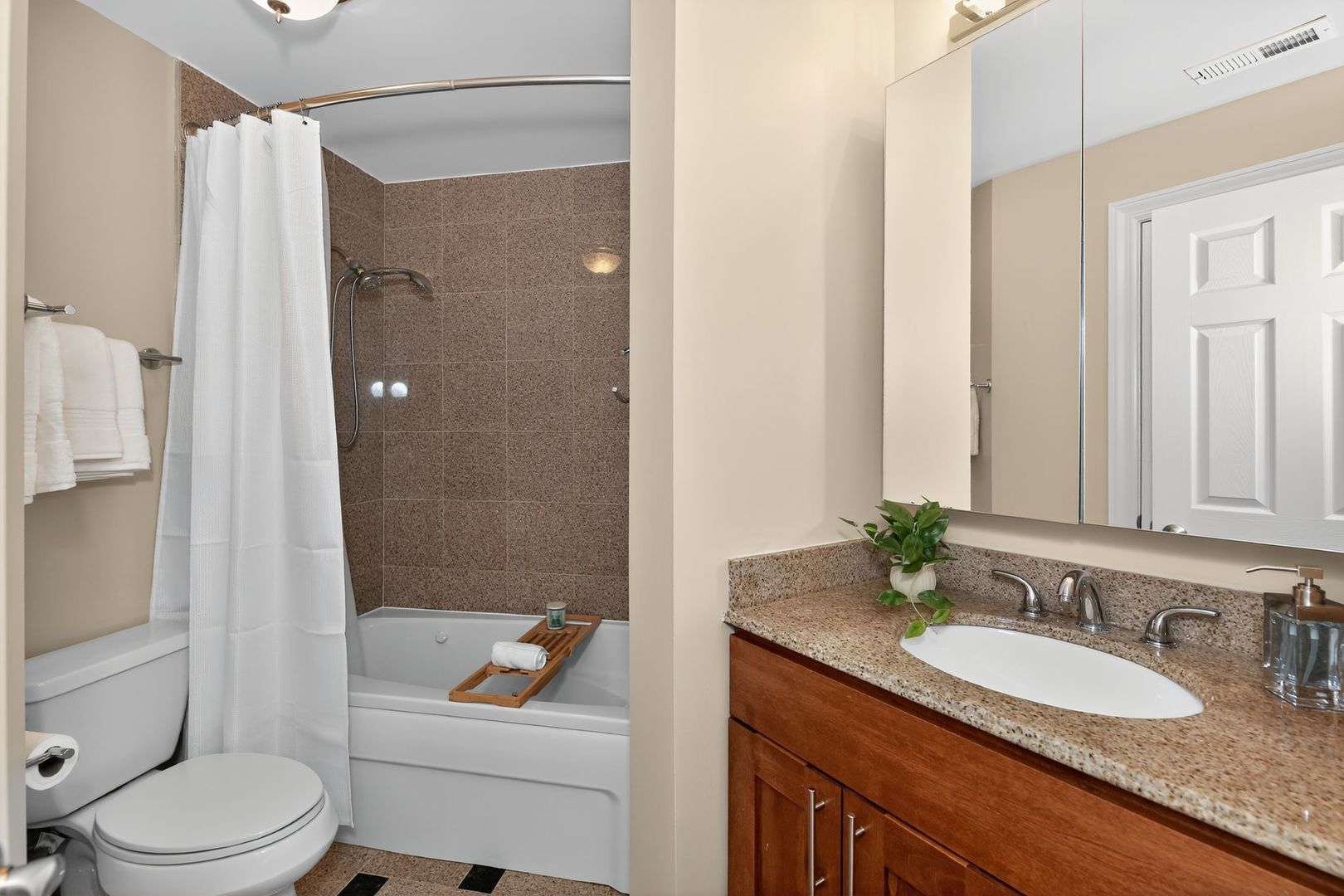 131 Kristin Circle #5, Schaumburg, IL 60195