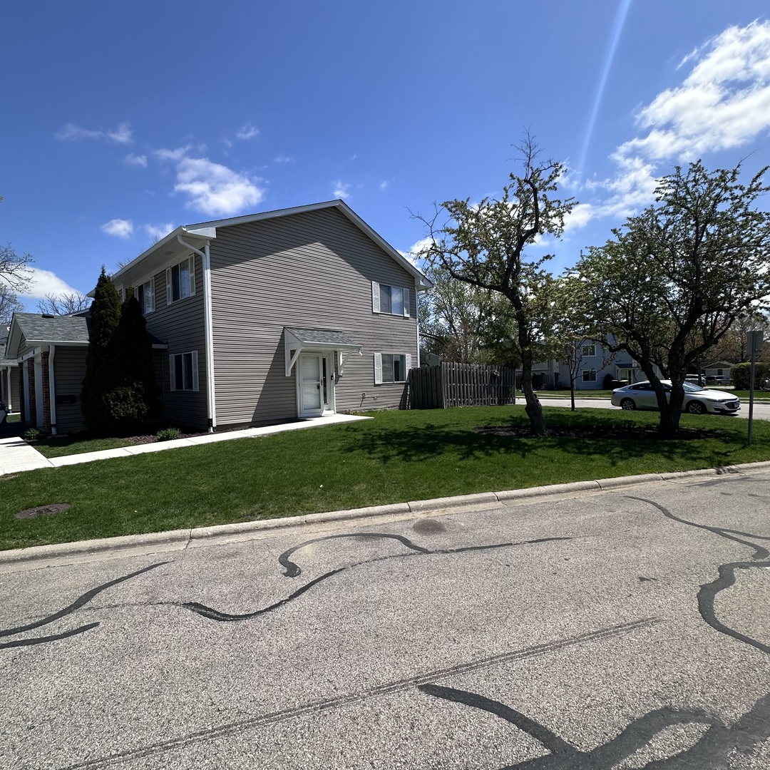 491 Dakota Court, Carol Stream, IL 60188