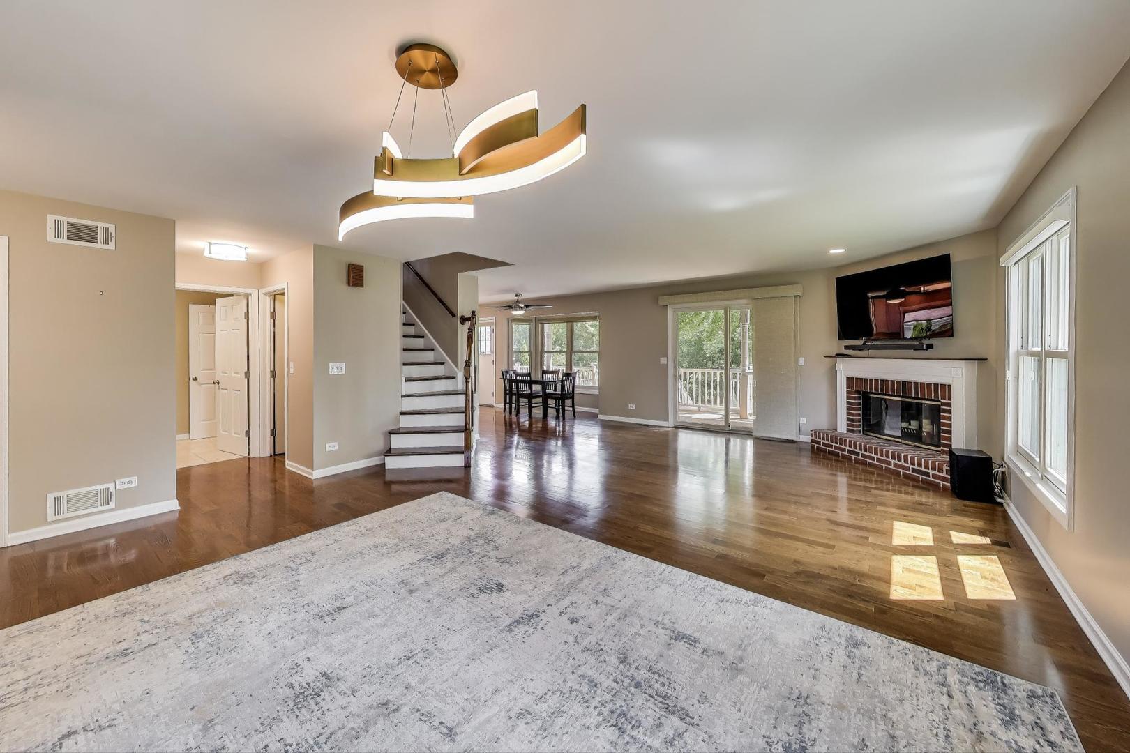 591 E Diane Drive, Palatine, IL 60074