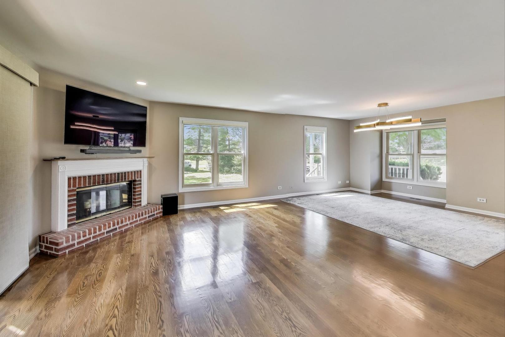 591 E Diane Drive, Palatine, IL 60074