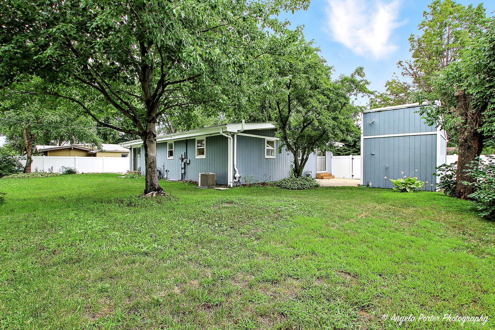 806 Nancy Lane, McHenry, IL 60051