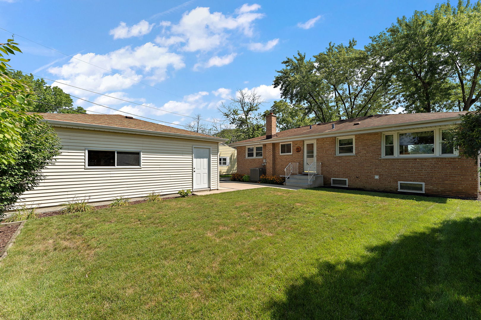 16506 School Street, South Holland, IL 60473