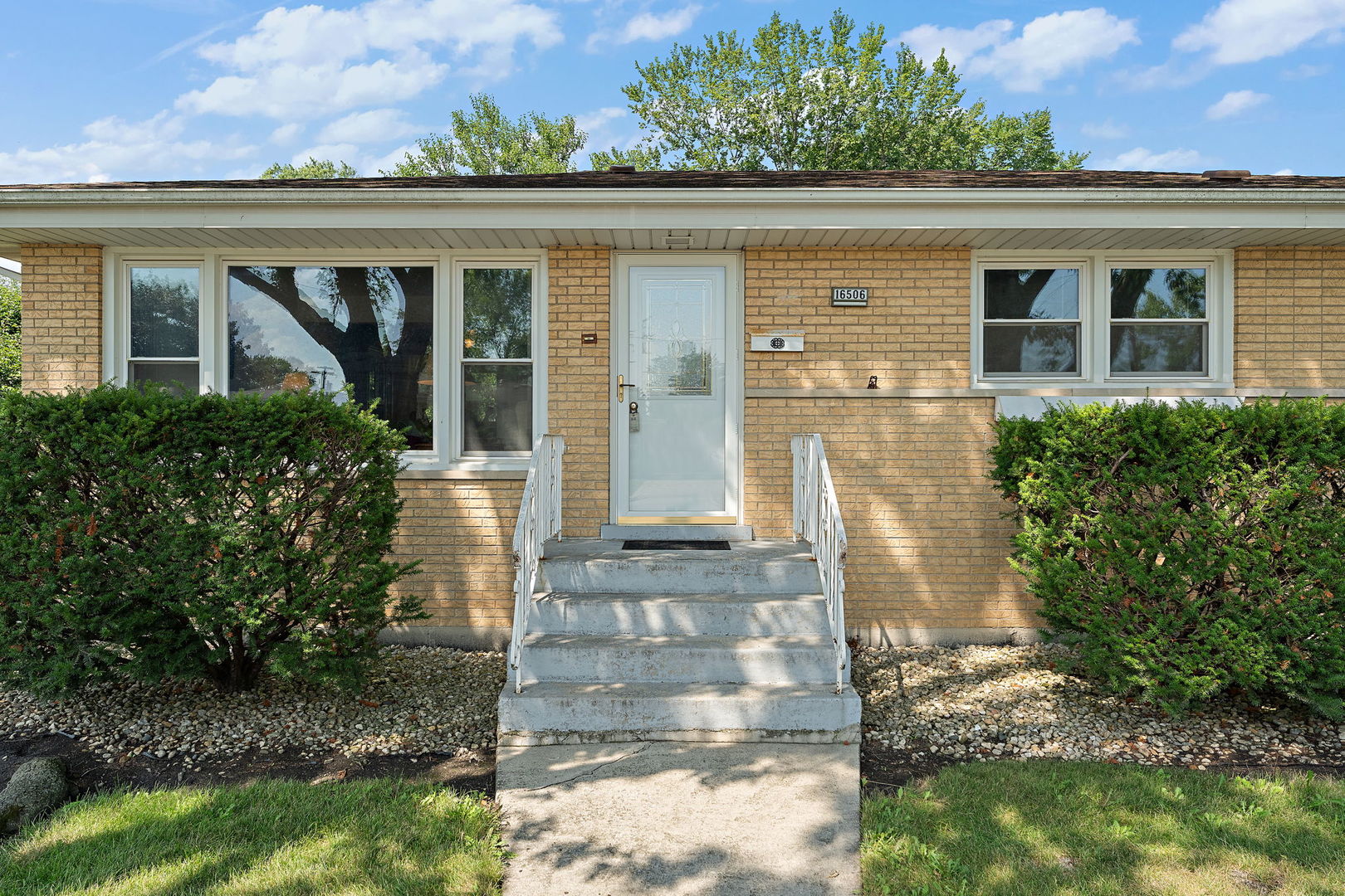 16506 School Street, South Holland, IL 60473
