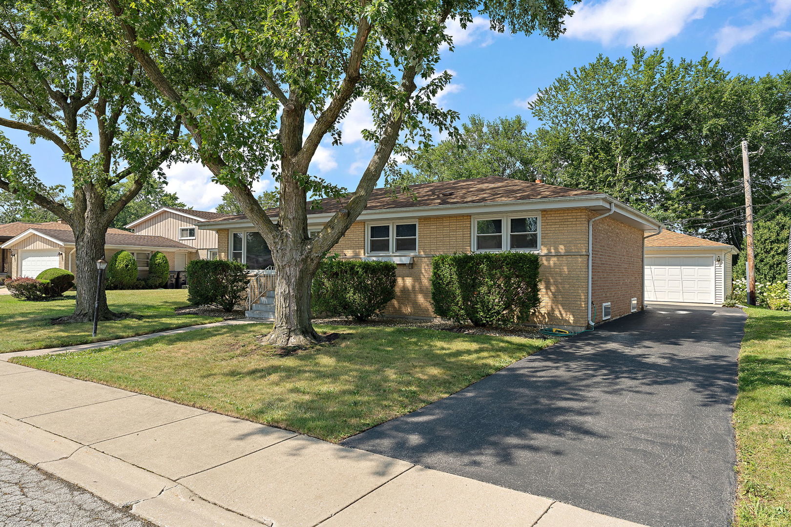 16506 School Street, South Holland, IL 60473